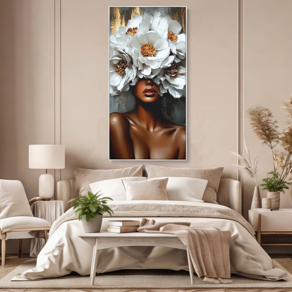 Tablou canvas cu tablou canvas portret femeie cu flori, in rama de aluminiu argintiu, pe perete intr-un dormitor